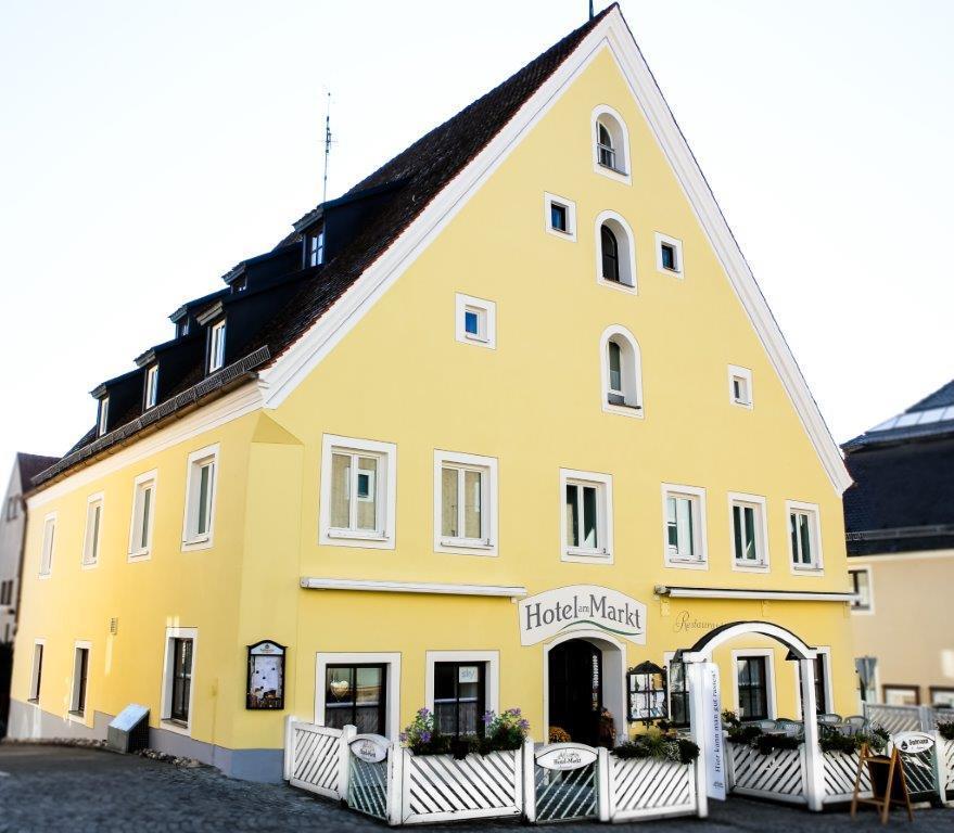 Hotel Am Markt Greding Esterno foto