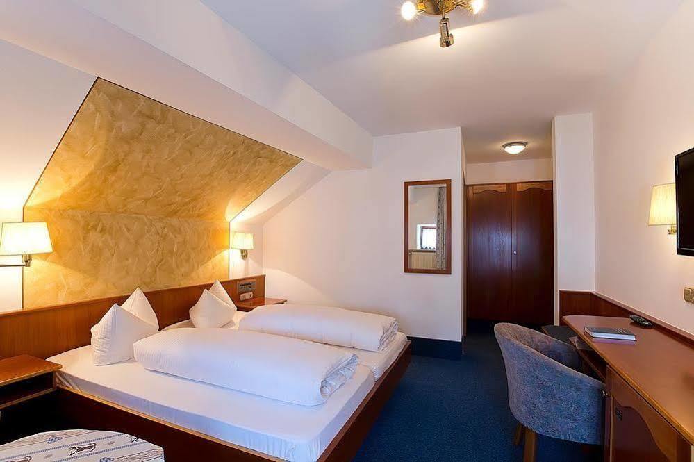 Hotel Am Markt Greding Esterno foto